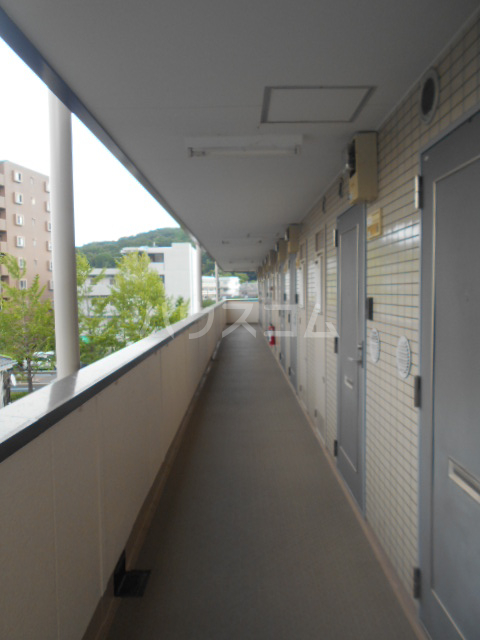 23/30 エントランス