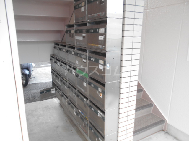 23/30 エントランス