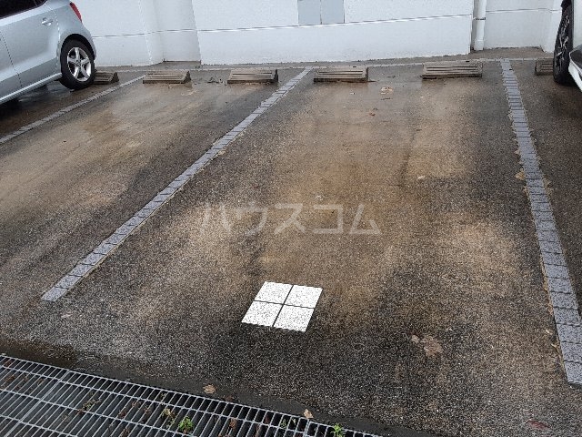 23/30 駐車場