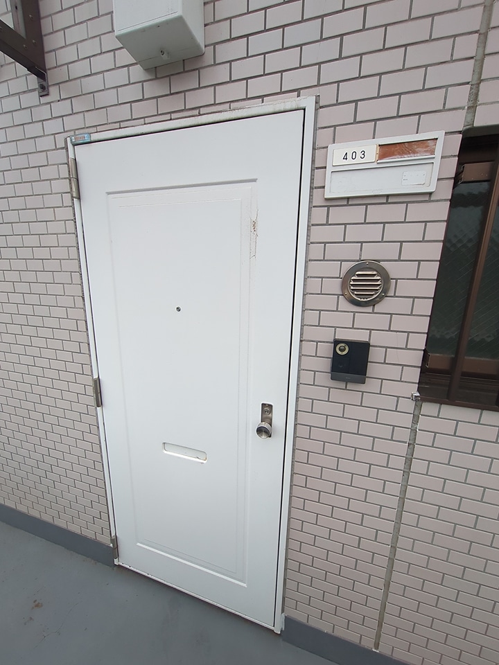 24/30 エントランス