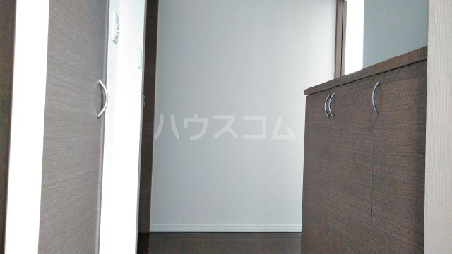 13/29 玄関