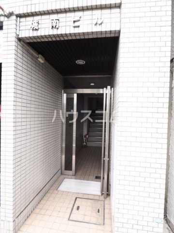 18/23 エントランス