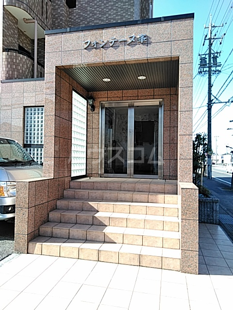 28/30 エントランス