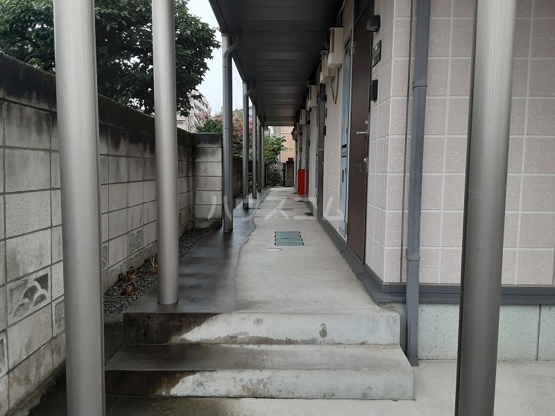 27/30 エントランス