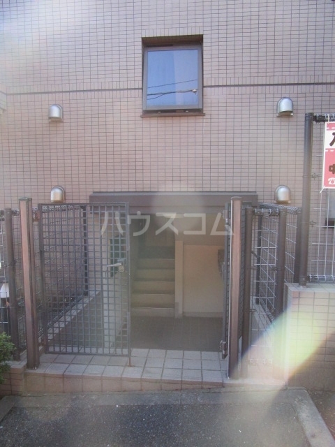 27/30 エントランス