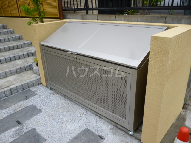 22/28 エントランス
