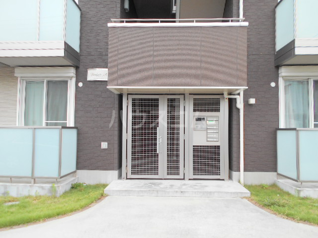 24/25 エントランス