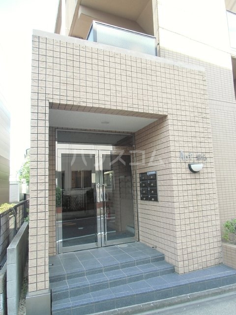 18/27 エントランス