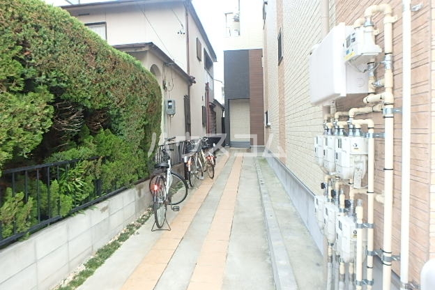 26/30 エントランス