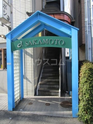 28/30 エントランス