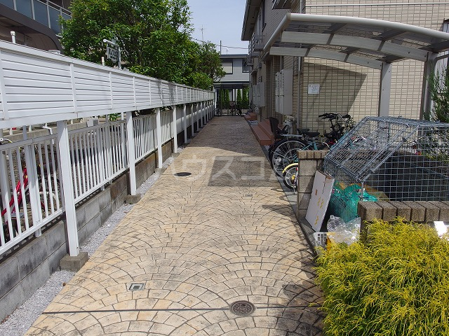 23/30 エントランス