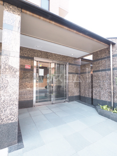 26/30 エントランス