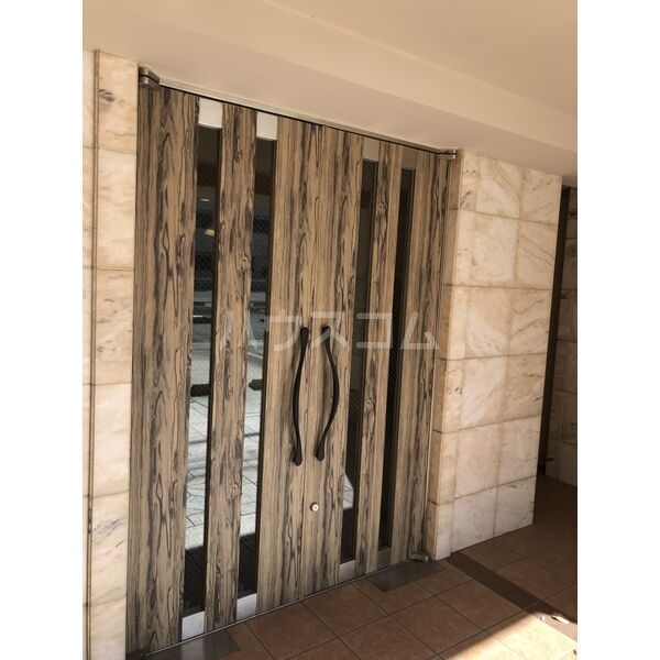 20/28 エントランス