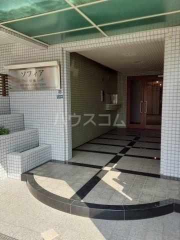 21/30 エントランス