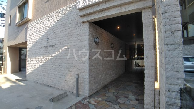 27/30 エントランス