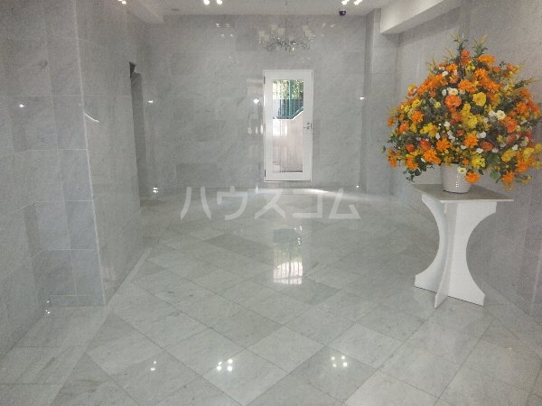 23/26 エントランス