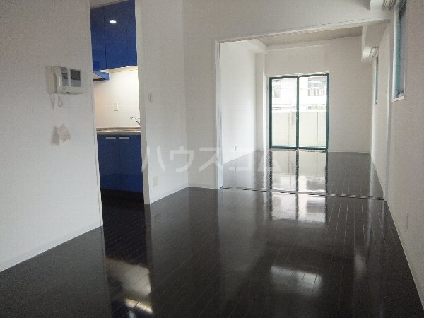 22/26 エントランス