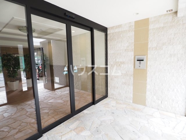 25/30 エントランス