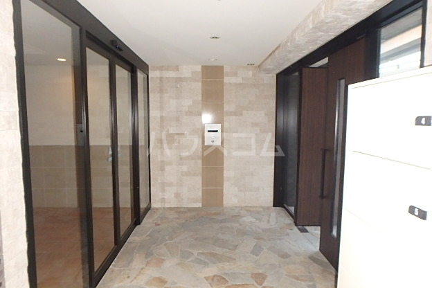 19/26 エントランス