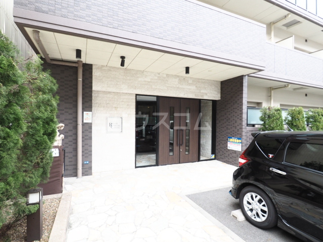 27/30 エントランス