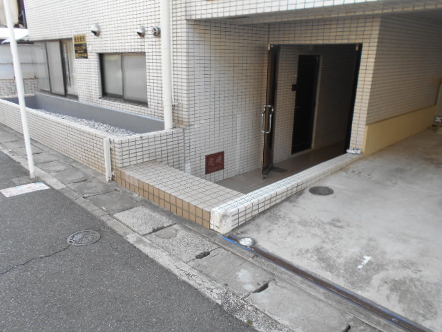 20/30 エントランス