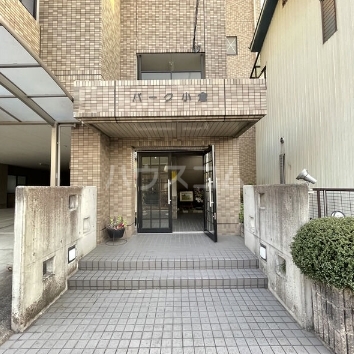 18/25 エントランス