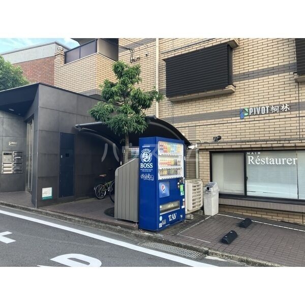 17/25 エントランス