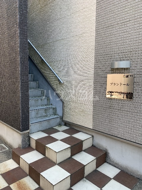 22/30 エントランス