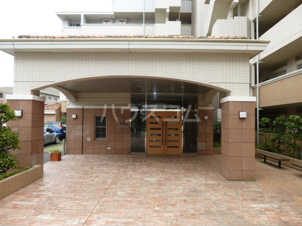 18/28 エントランス