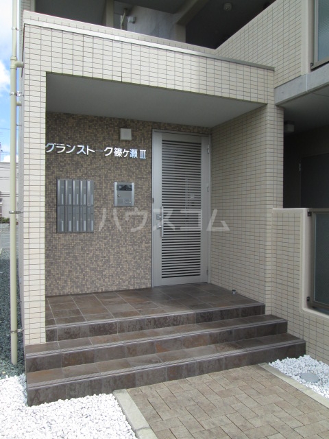 23/28 エントランス