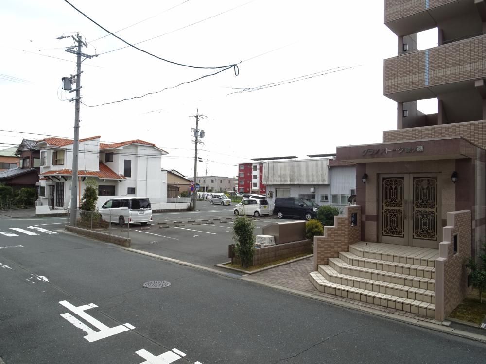 25/29 エントランス