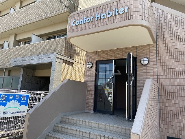 21/30 エントランス