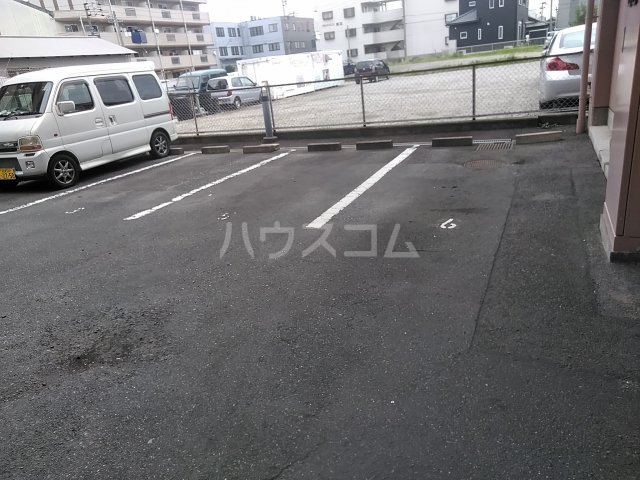18/28 駐車場