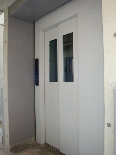 14/22 エントランス