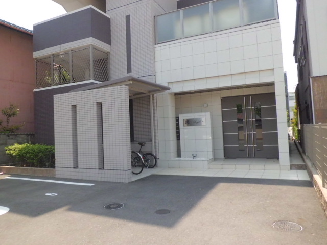 22/30 エントランス