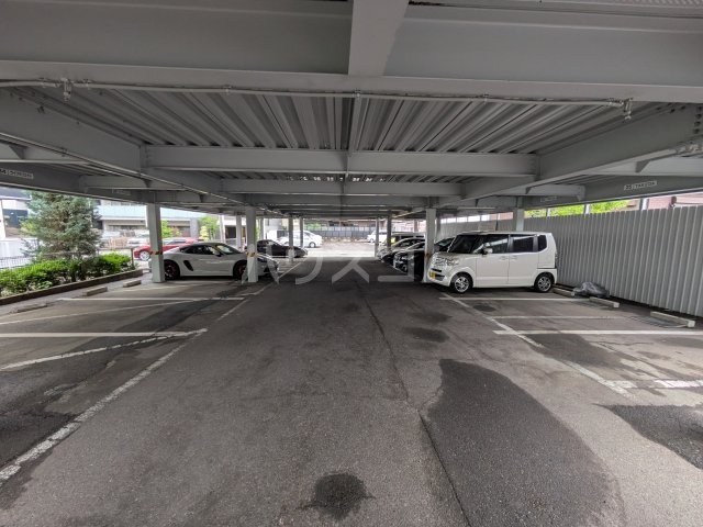 28/30 駐車場