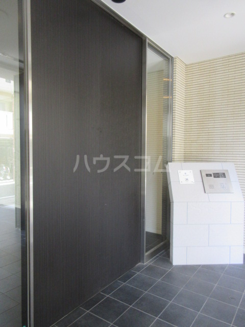 22/27 エントランス