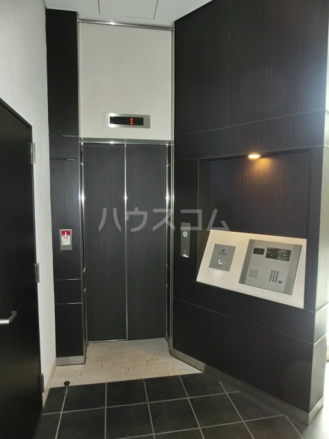 21/27 エントランス