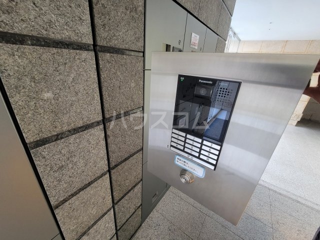 18/28 エントランス