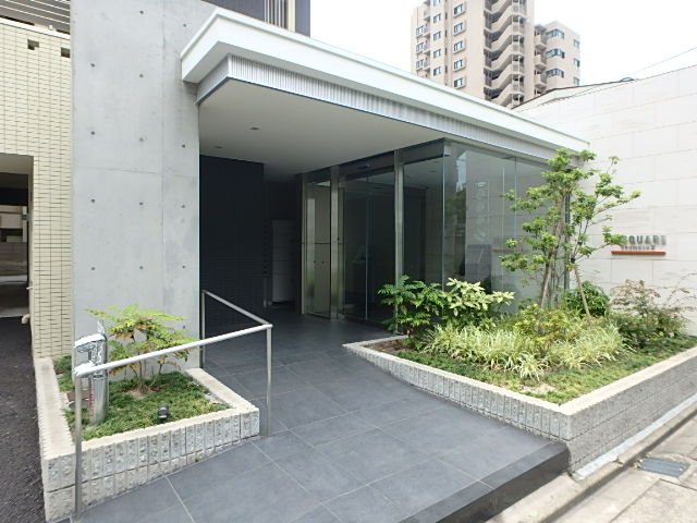 21/27 エントランス