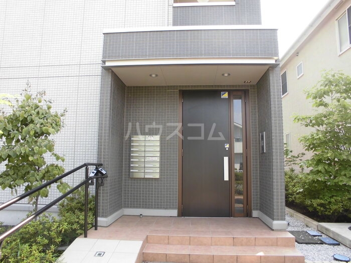 27/30 エントランス