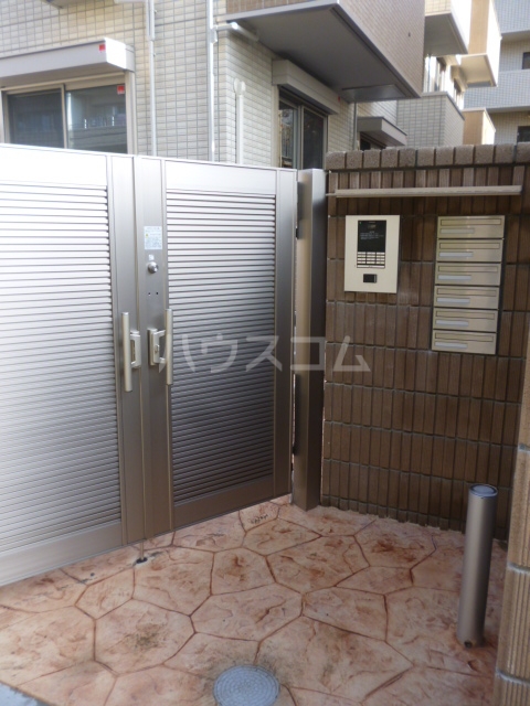 16/25 エントランス