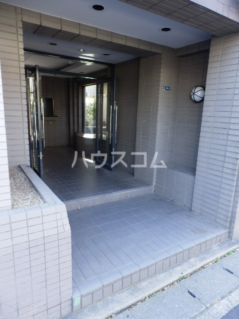 21/30 エントランス