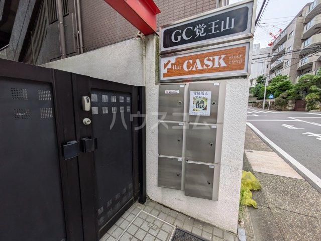 28/30 エントランス