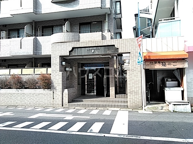 21/30 エントランス
