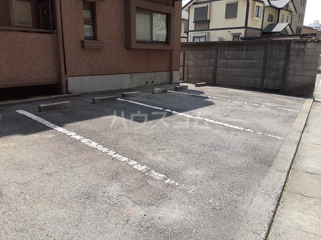 26/30 駐車場