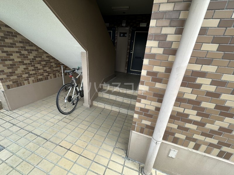 21/26 エントランス