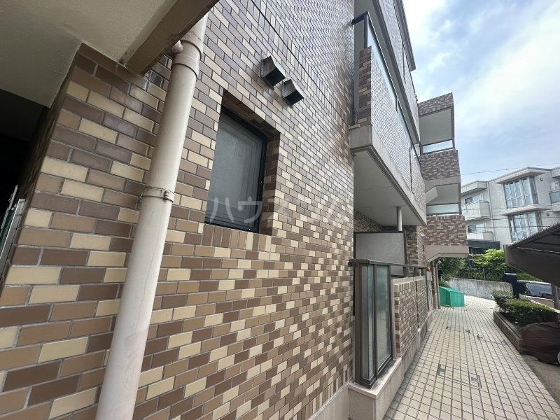 18/23 エントランス