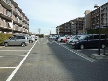 25/29 駐車場