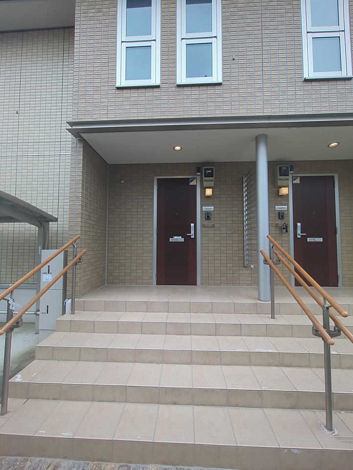 27/30 エントランス